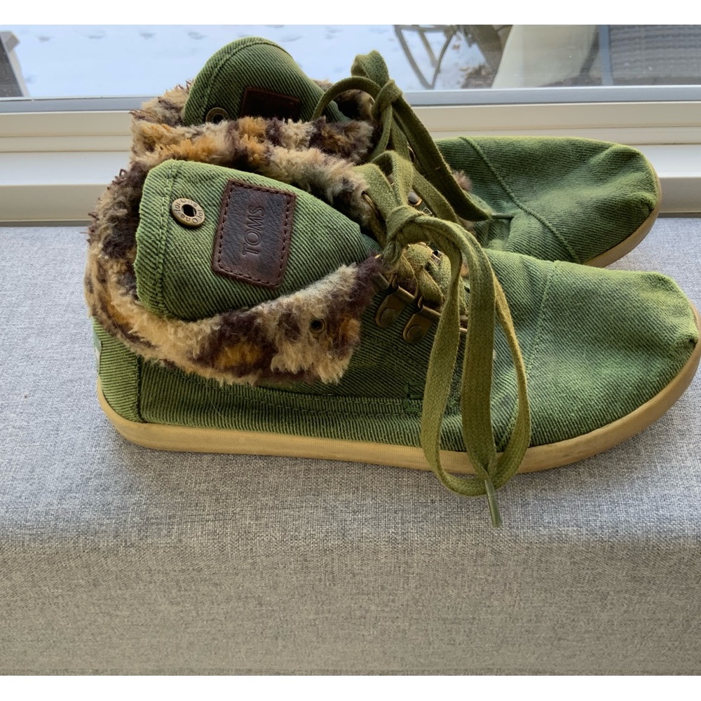 Toms Green Ankle Boots with Faux Fur Lining